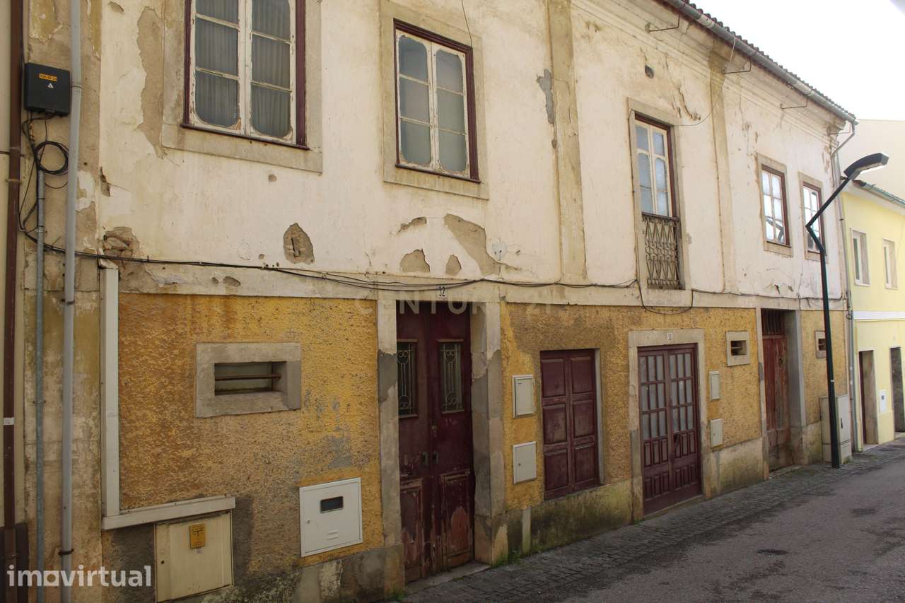 Moradia em Zona Histórica com Projeto aprovado para Prédio em Pombal - Grande imagem: 2/28