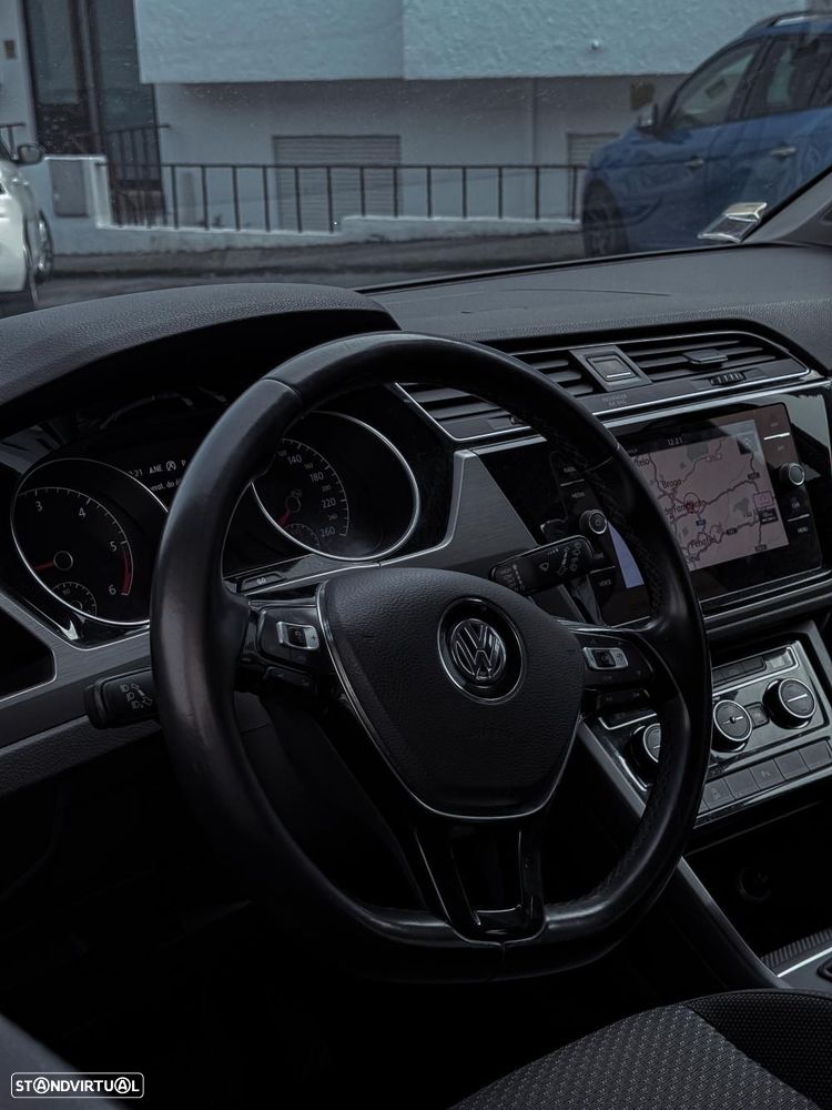 VW Touran 2.0 TDI Confortline DSG - 11