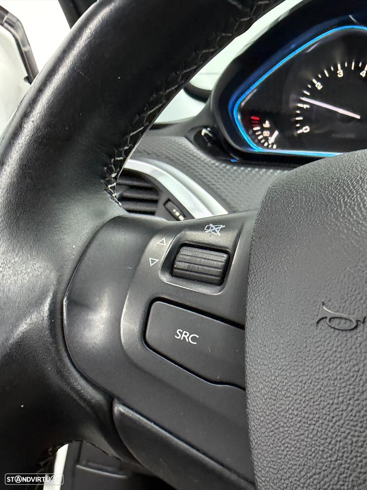 Peugeot 2008 1.2 PureTech Allure - 15
