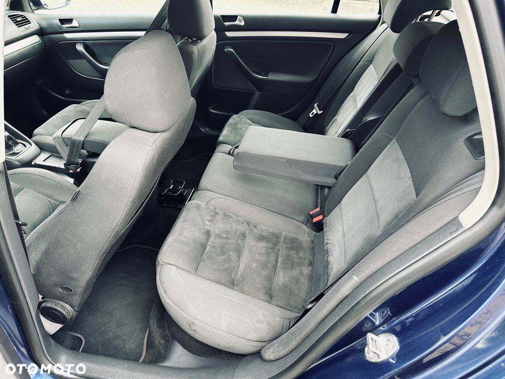 Volkswagen Golf 1.6 TDI DPF Highline - 16