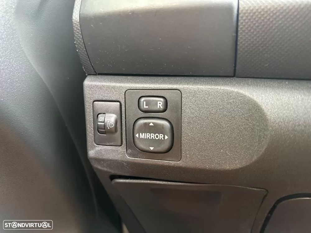 Toyota Yaris 1.0 VVT-i Sol AC+VSC - 23
