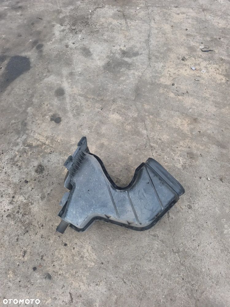 Łapacz powietrza dolot kominek Mercedes-Benz Sprinter w907 UK a9108302801