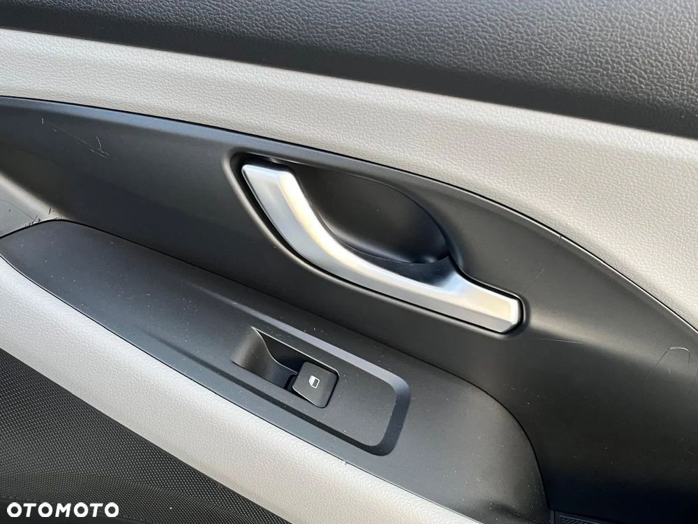 Hyundai i30 1.6 D Classic + - 26