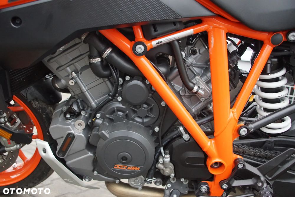 Motocykl na części KTM 1290 SUPER DUKE GT 2019 silnik dekiel osłona zbiornik licznik lagi laga lampa amortyzator felga rama dokumenty siedzenie przełącznik wydech akrapovic błotnik - 20