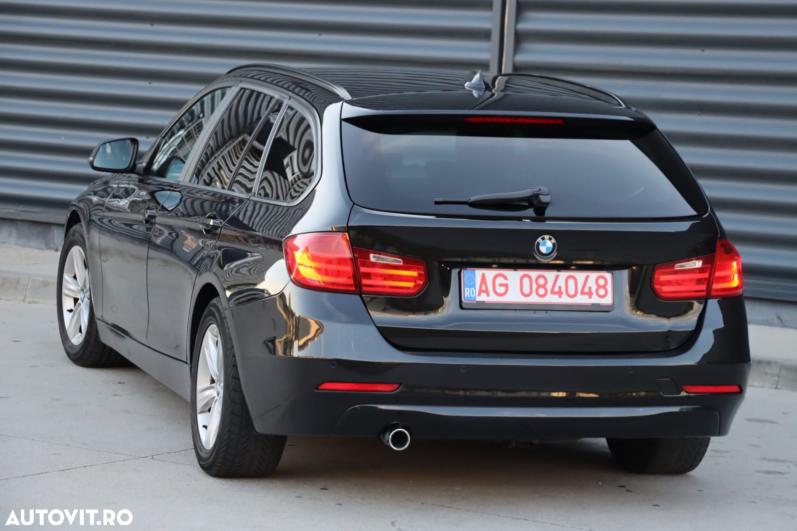 BMW Seria 3 318d DPF Touring Aut. - 5