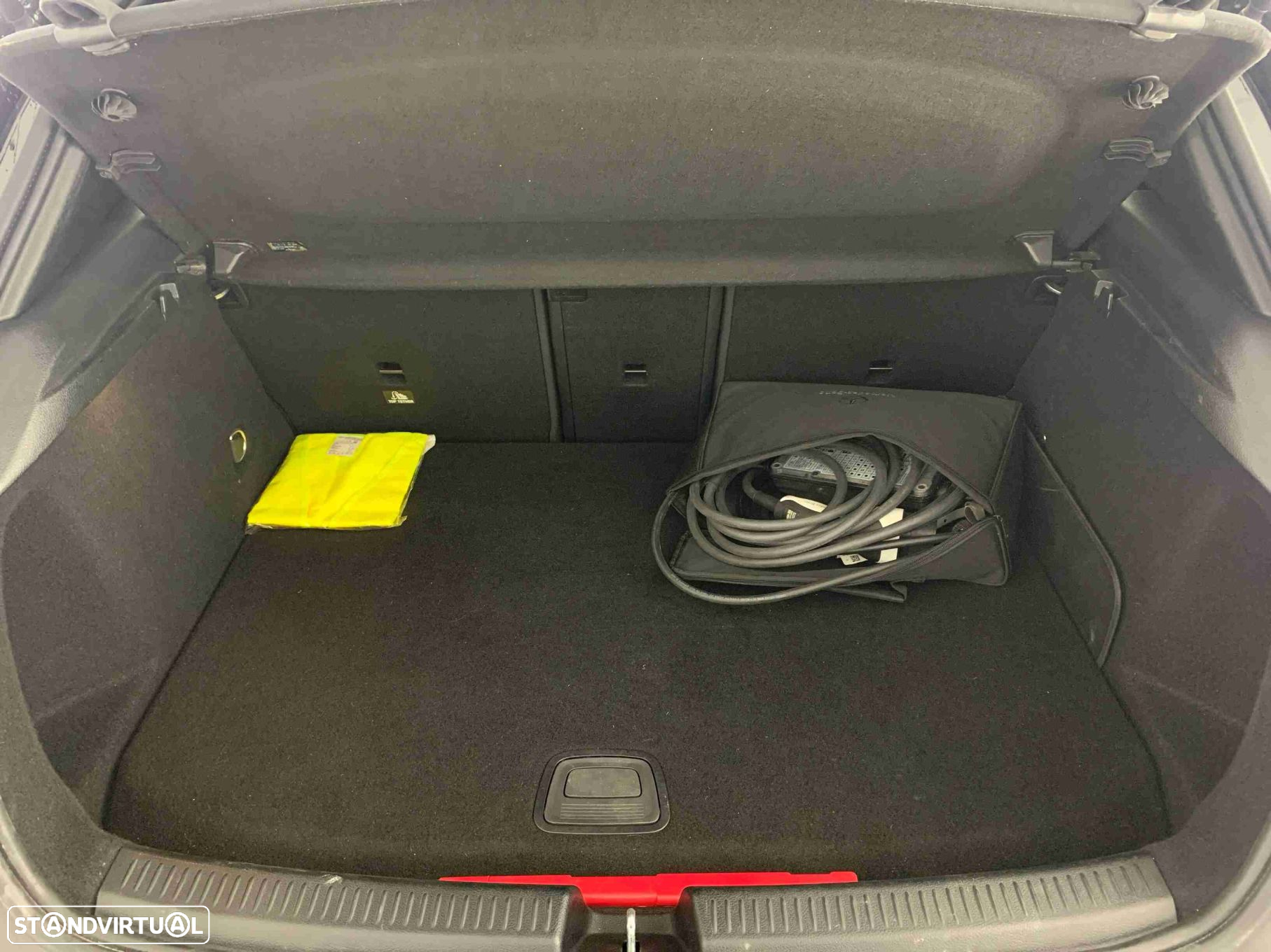 Mercedes-Benz A 250 e AMG Line - 14