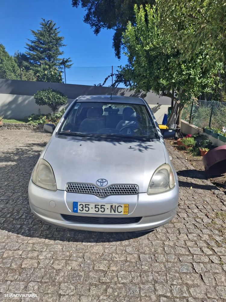 Toyota Yaris 1.0 Base - 1