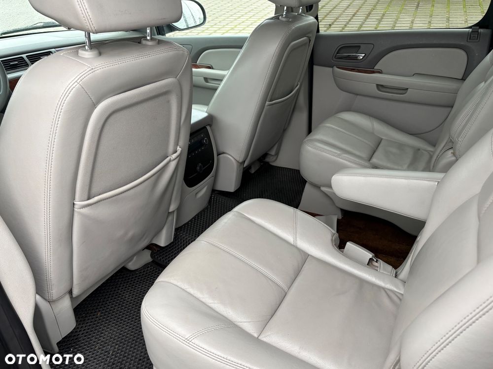 Chevrolet Suburban - 26