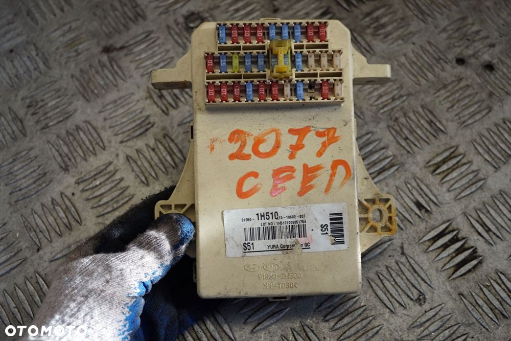 SKRZYNKA BEZPIECZNIKÓW CEED I LIFT 1.6 CRDI 91950-1H510 KIA 2009-2012 - 1