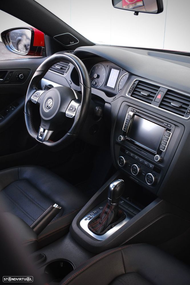 VW Jetta 2.0 TSI DSG Highline - 12