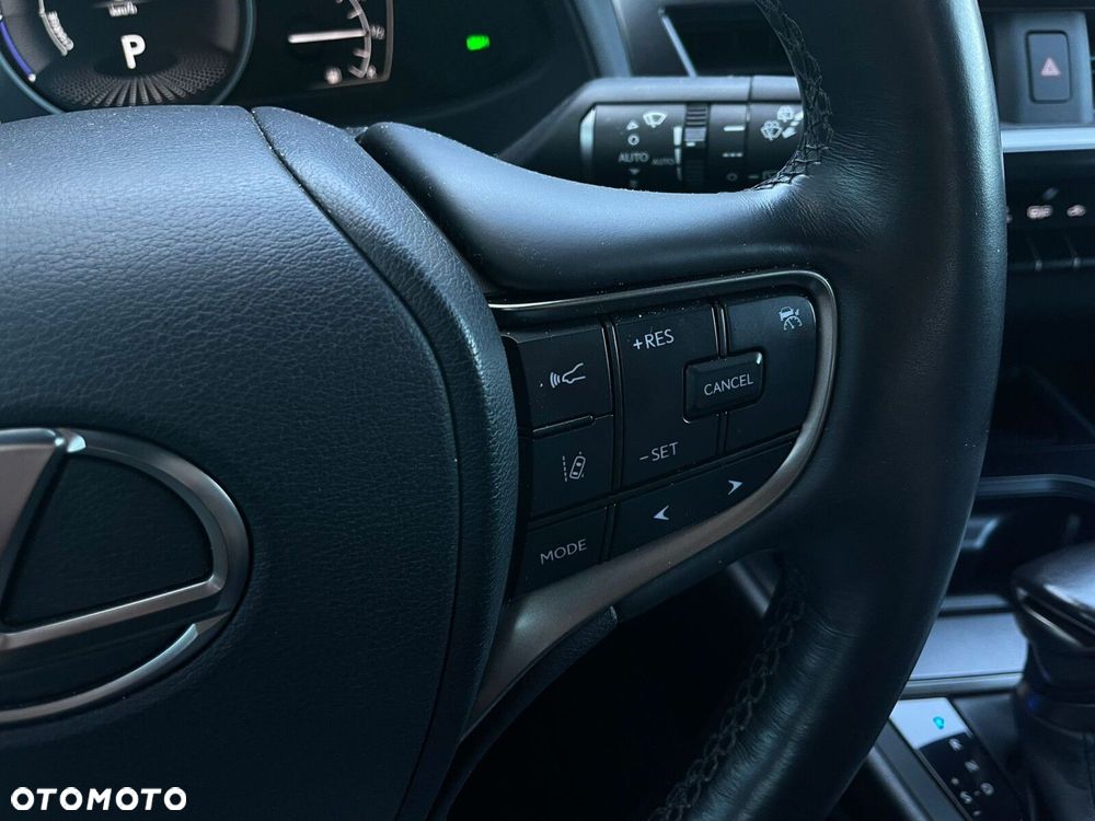 Lexus UX - 24