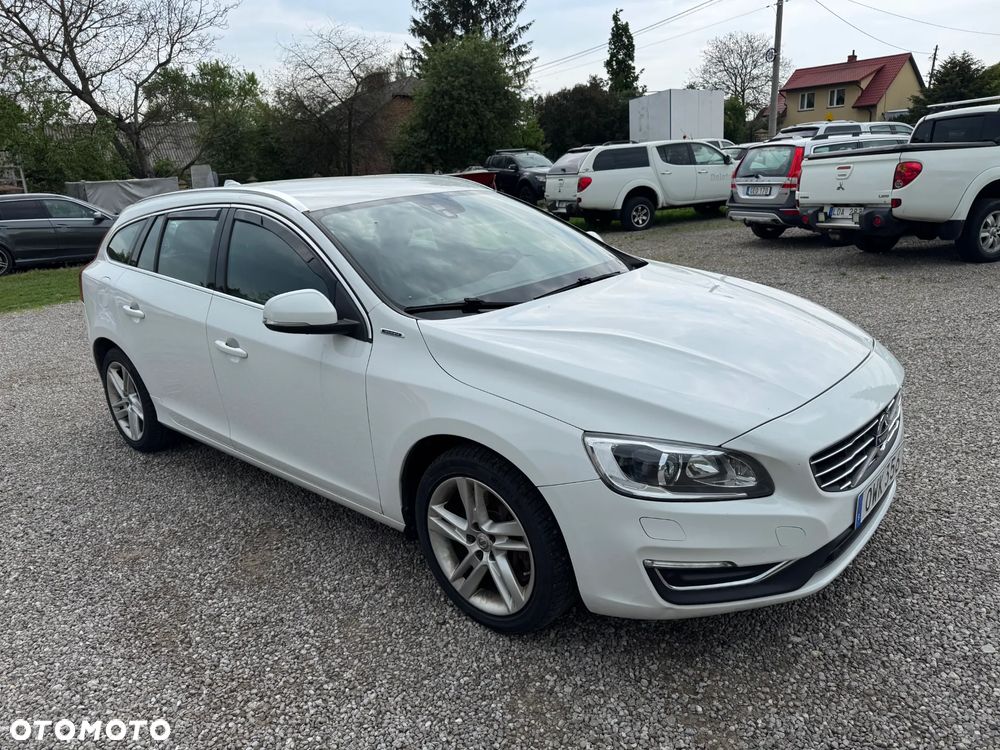 Volvo V60 D6 AWD Plug-in Hybrid Summum - 4