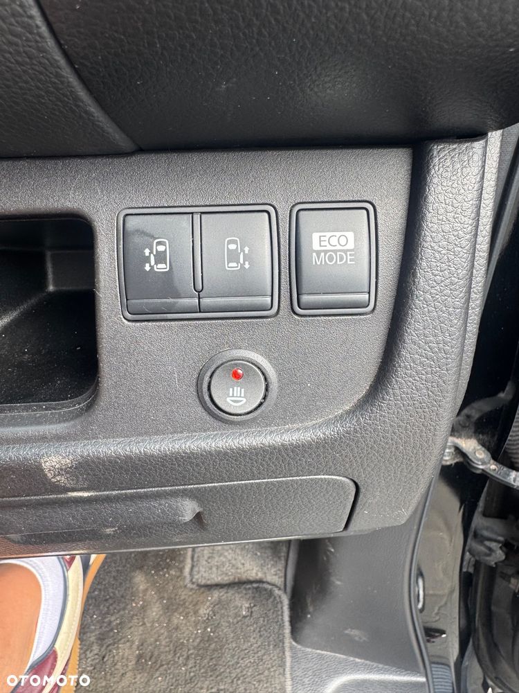 Nissan Serena - 22