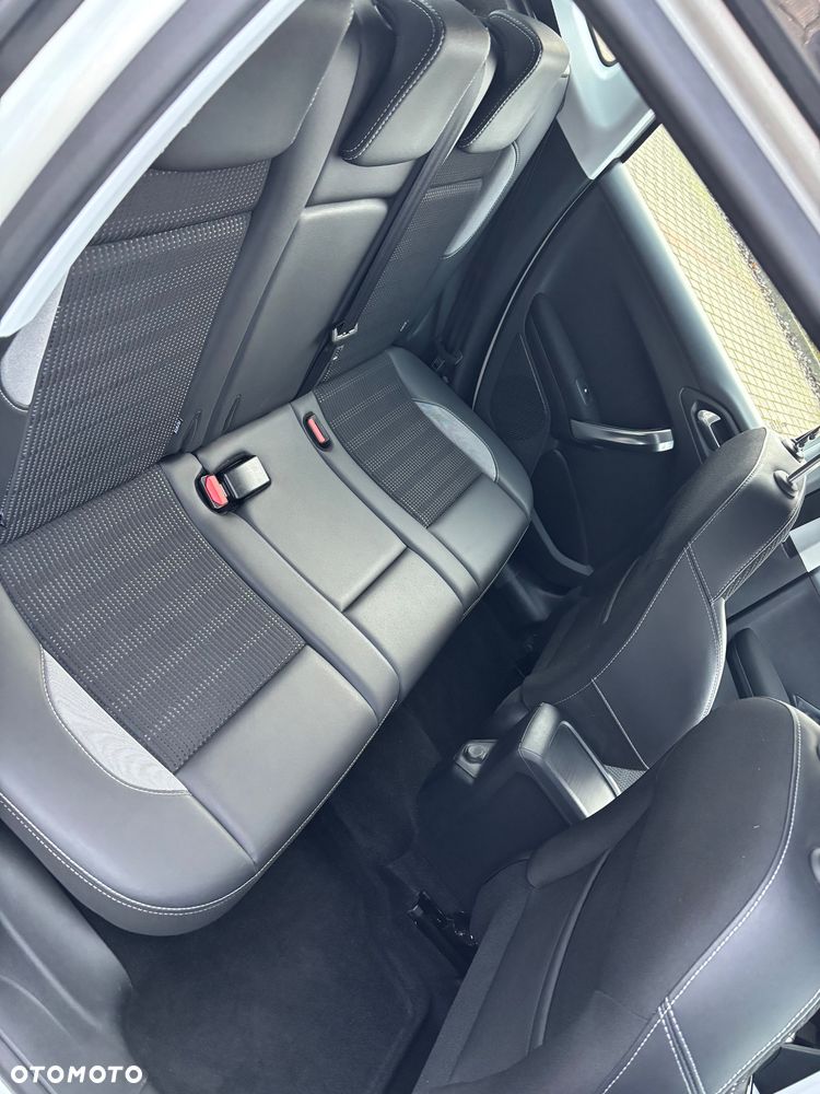 Peugeot 2008 1.2 Pure Tech Allure S&S - 6
