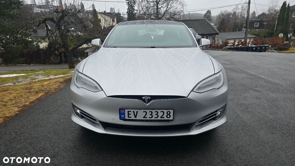 Tesla Model S - 7