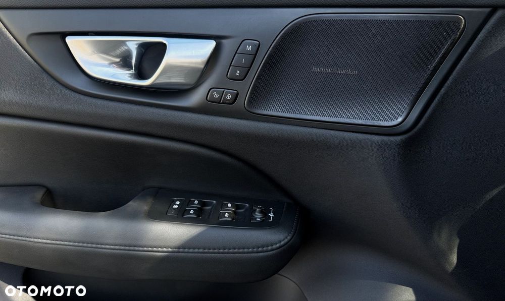 Volvo V60 2025