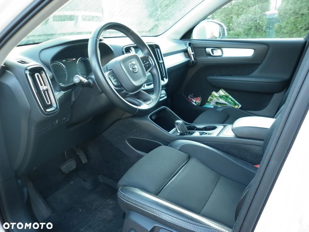 Volvo XC 40 D3 AWD Geartronic Momentum Pro - 17