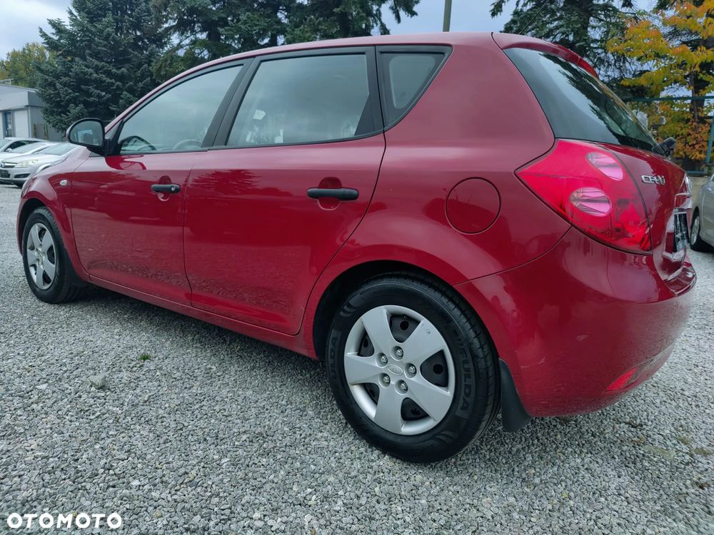Kia Ceed - 28
