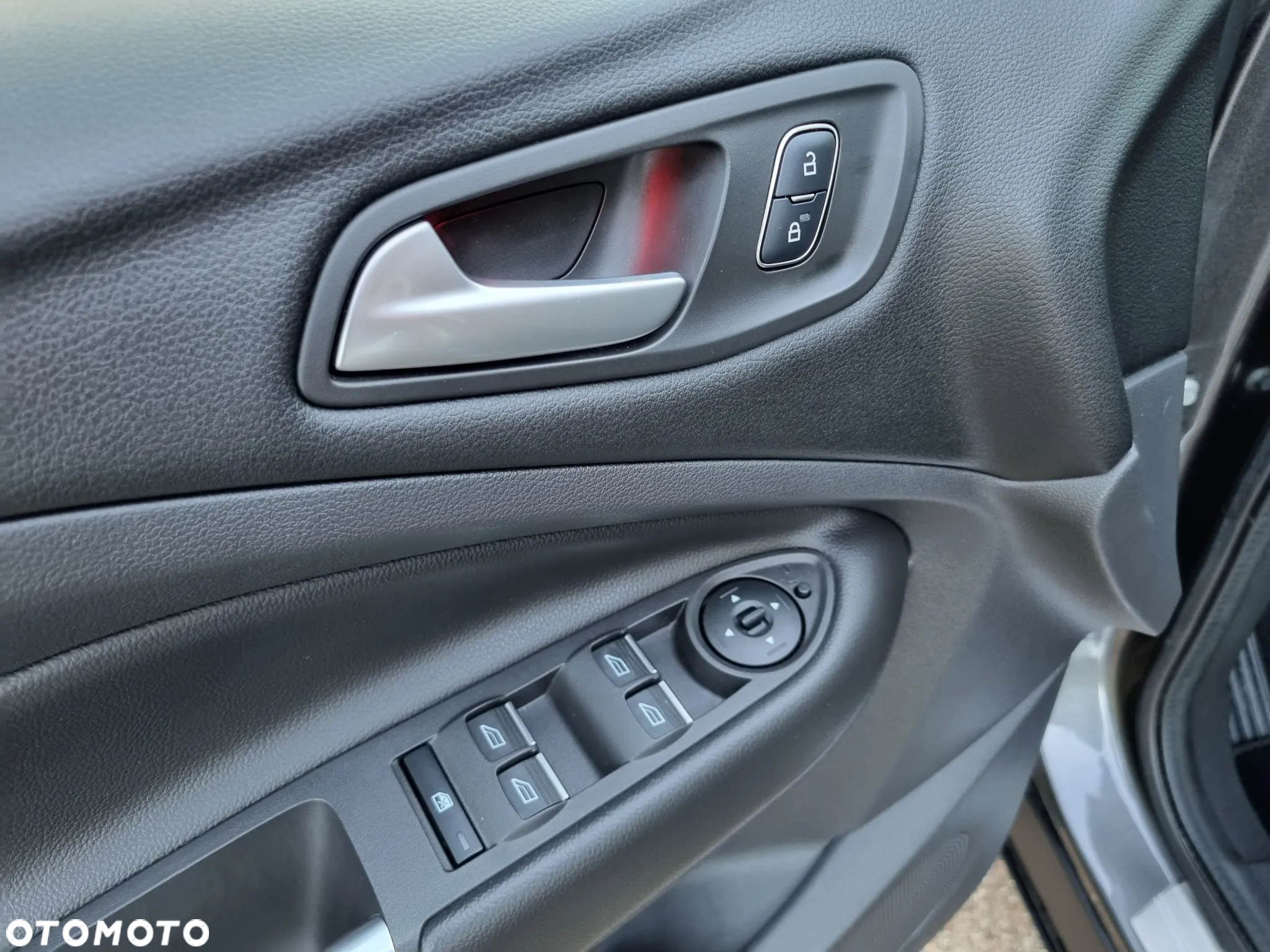 Ford Kuga 1.5 EcoBoost 2x4 Titanium - 10