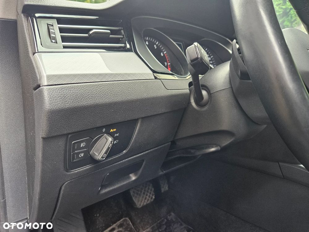 Volkswagen Passat 2.0 TSI Business DSG - 22