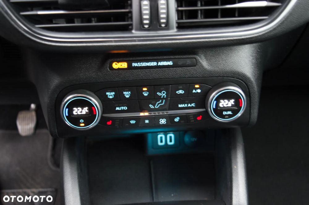Ford Focus 1.0 EcoBoost Hybrid ACTIVE X - 22