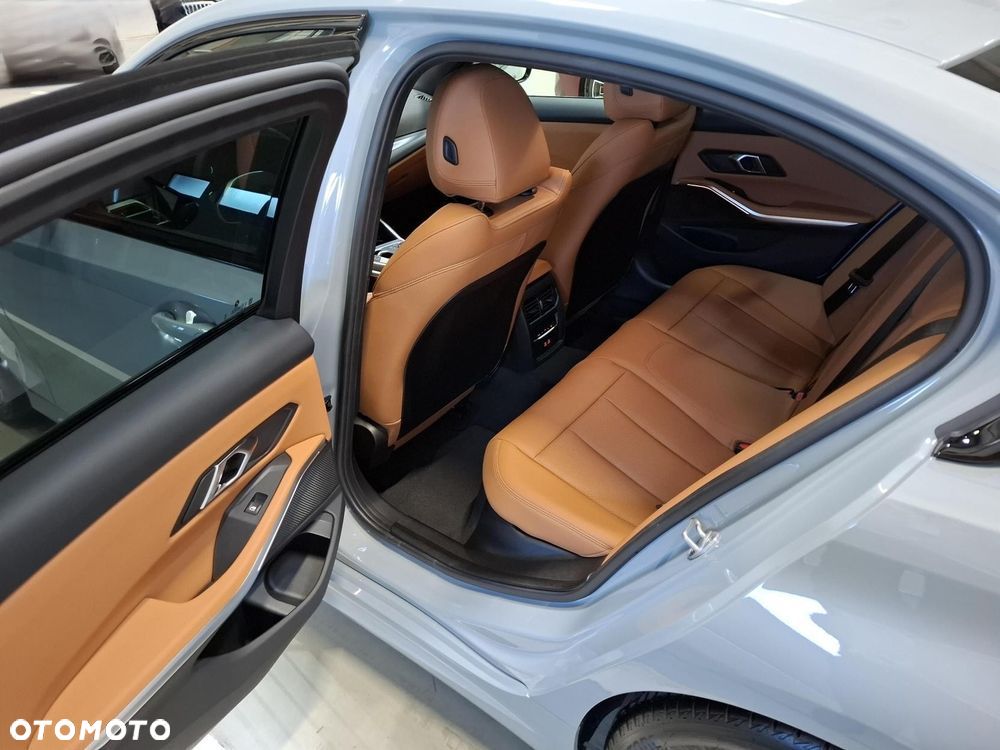 BMW Seria 3 318i - 8