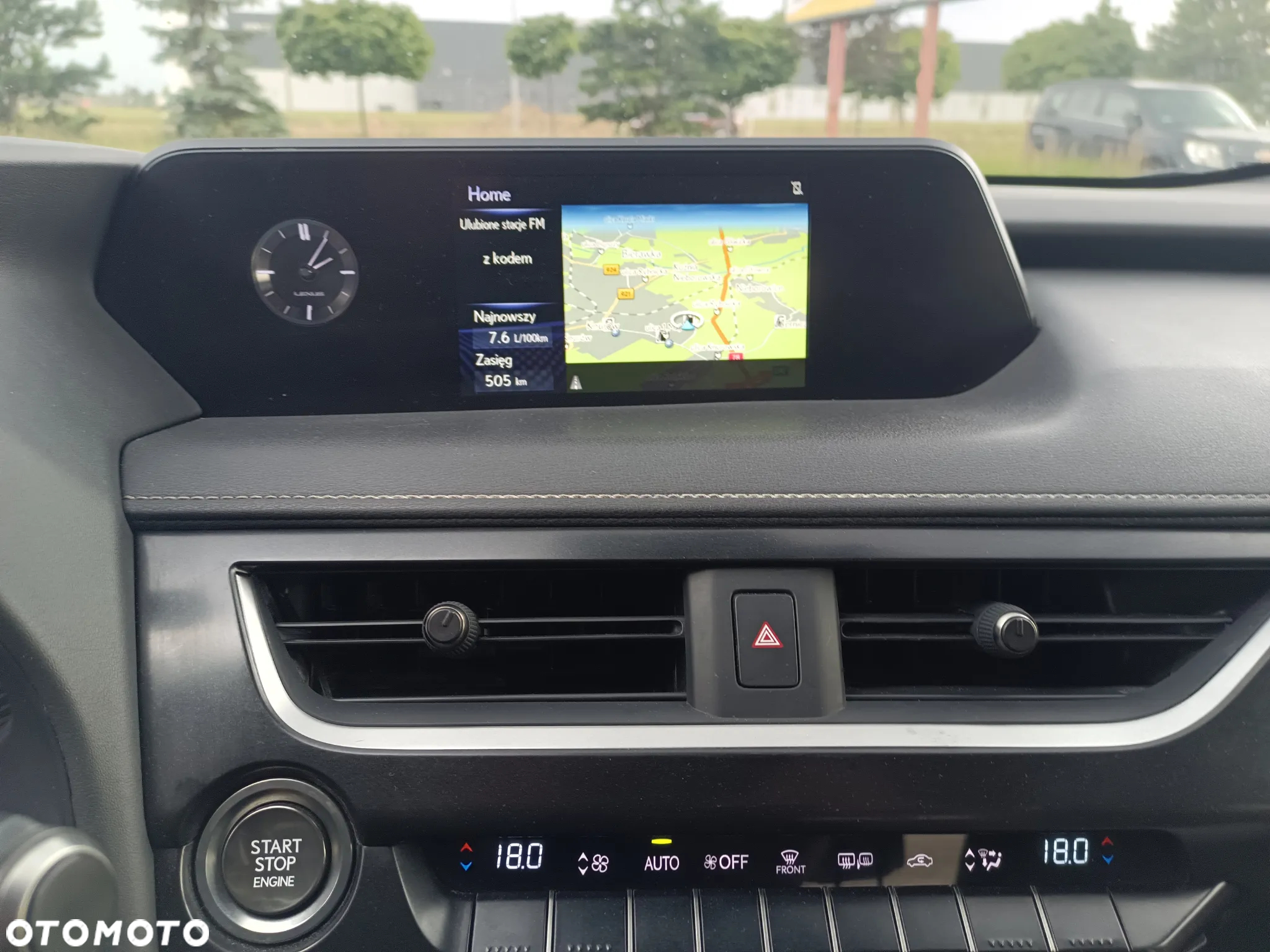 Lexus UX - 15