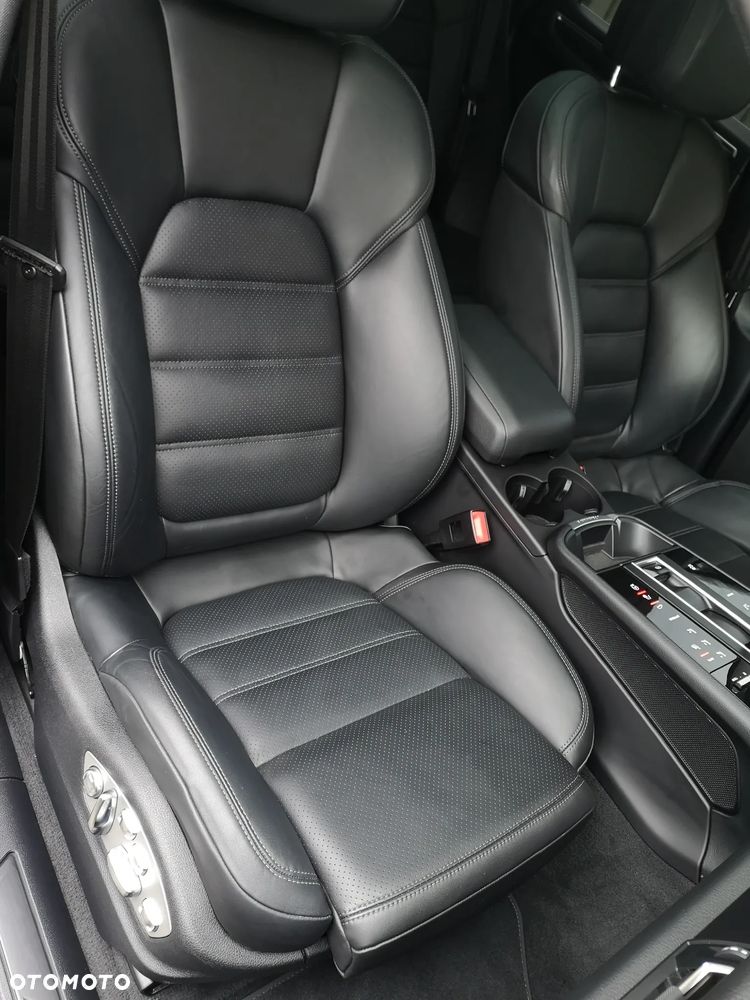 Porsche Macan T - 30