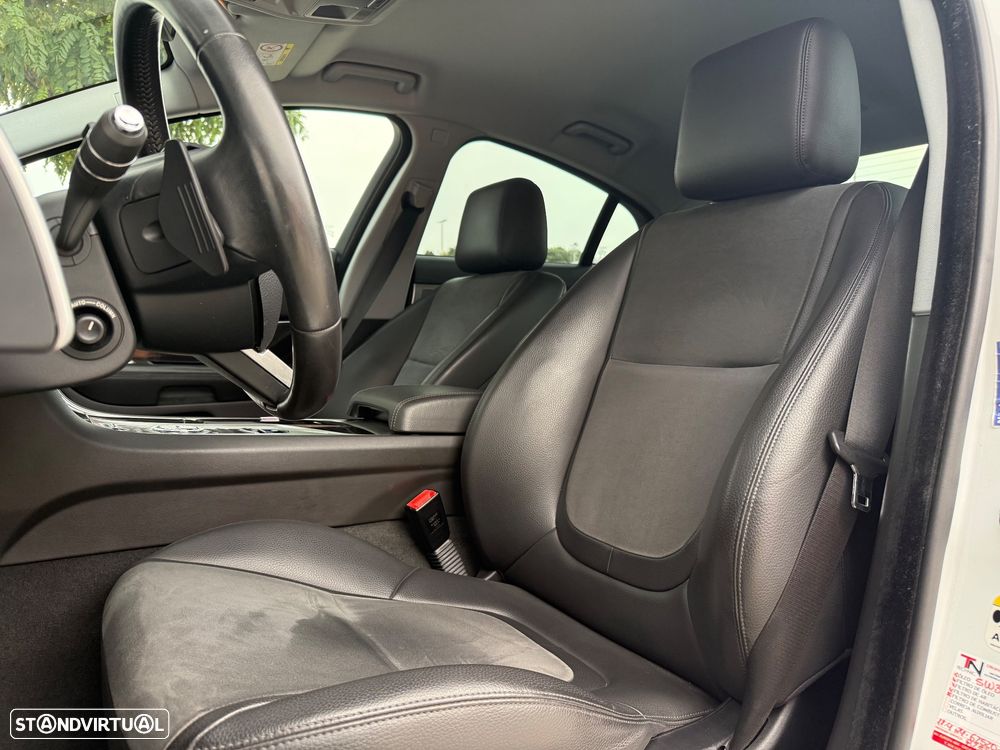 Jaguar XF 2.2 - 14