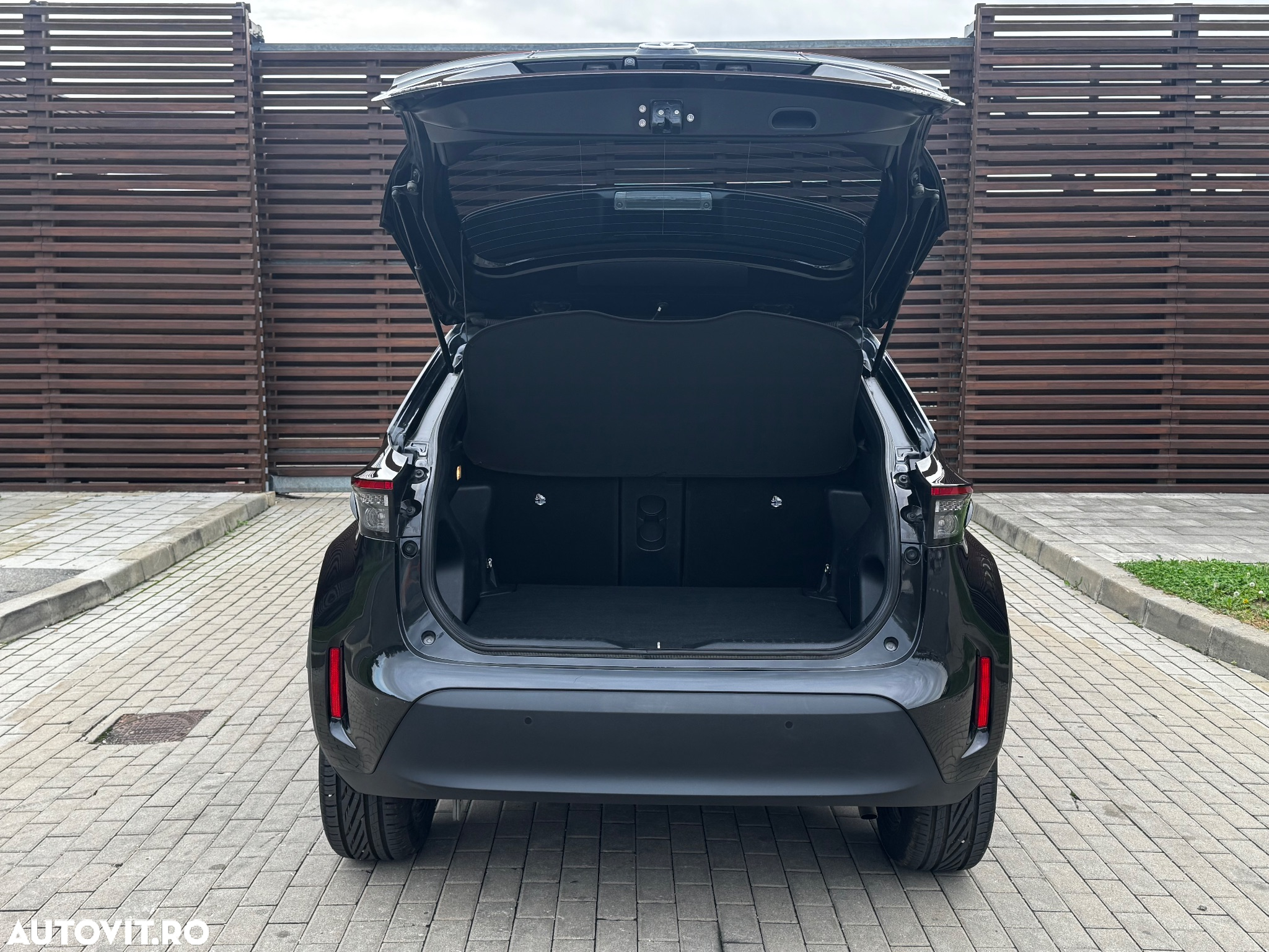 Toyota Yaris Cross 1.5 VVT-i HSD 4x4 Exclusive Elegant - 23