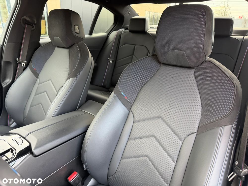 BMW Seria 5 ver-520d-xdrive-mhev-m-sport - 26