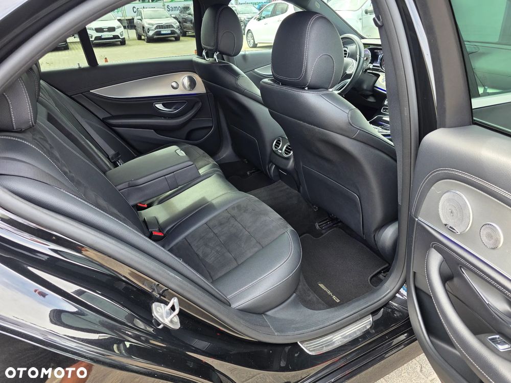 Mercedes-Benz Klasa E 200 4Matic 9G-TRONIC AMG Line - 27
