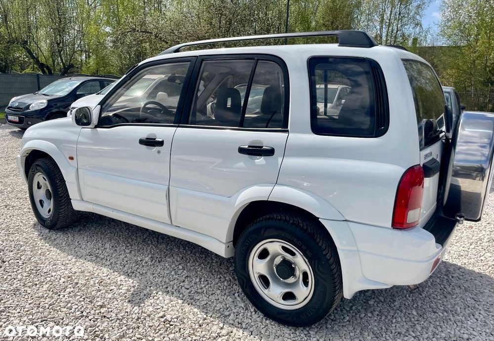 Suzuki Grand Vitara 2.0 Club - 15