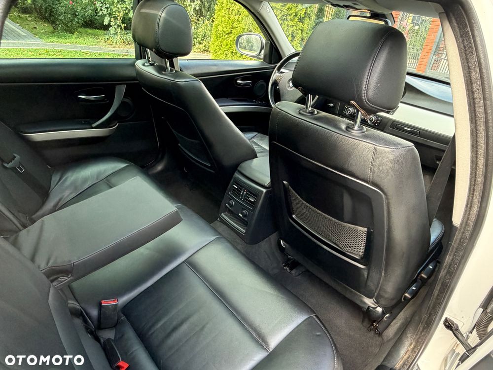 BMW Seria 3 318d - 32