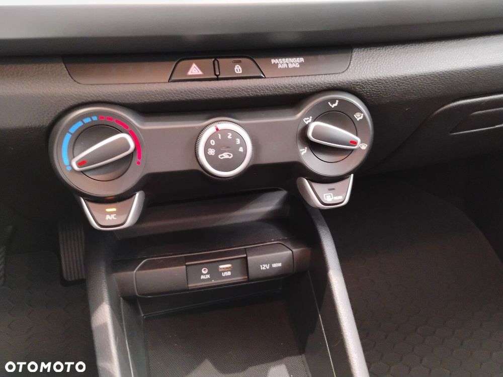 Kia Rio - 22