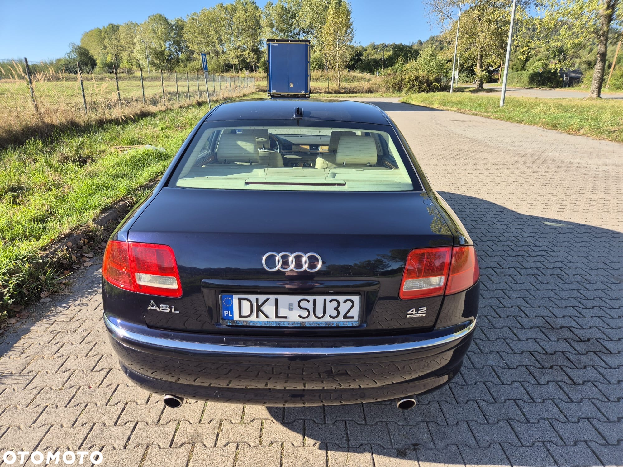 Audi A8 4.2 L Quattro - 4