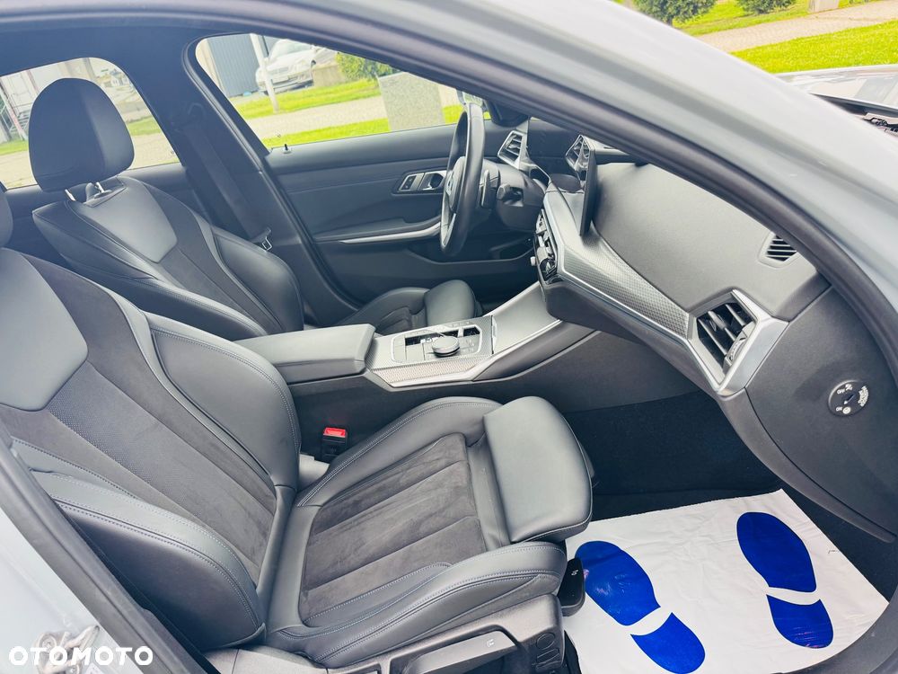 BMW Seria 3 320e PHEV M Sport - 22