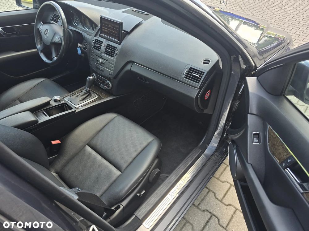 Mercedes-Benz Klasa C 250 CGI Automatik BlueEFFICIENCY Special Edition - 17