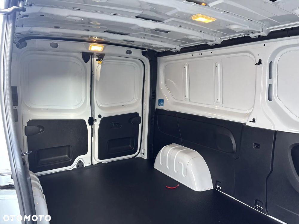 Renault Trafic - 16