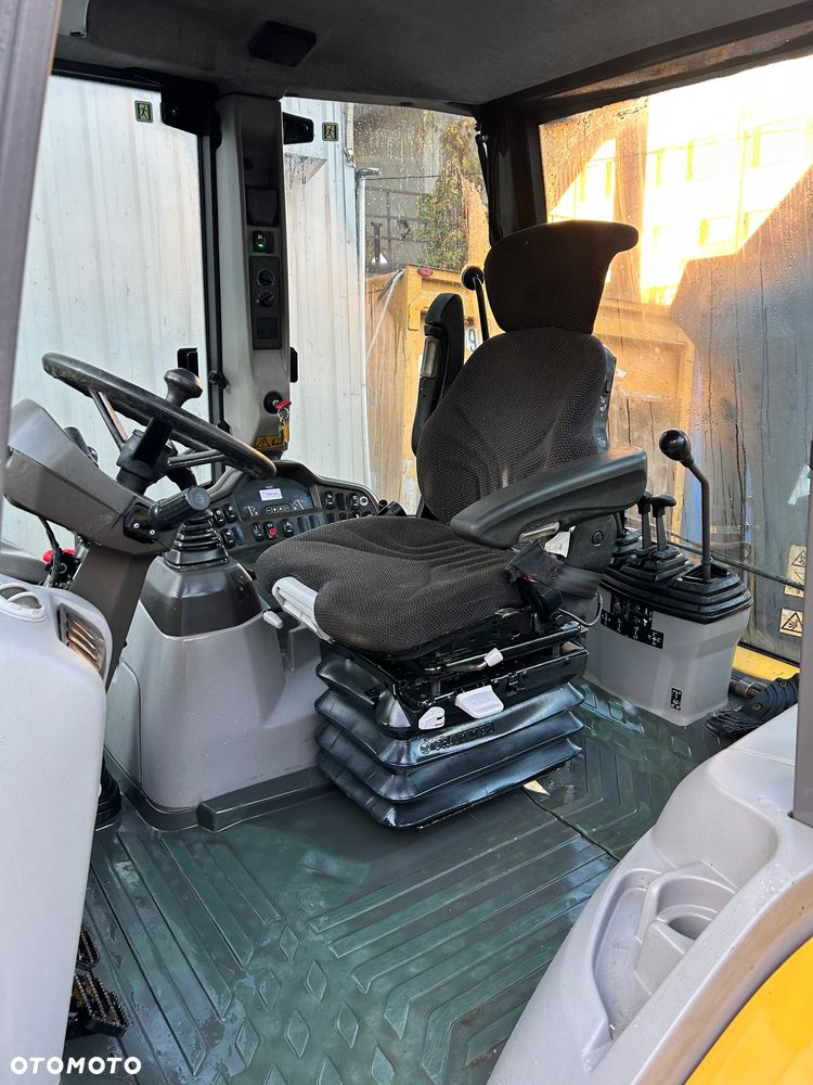 Volvo BL71B - 13