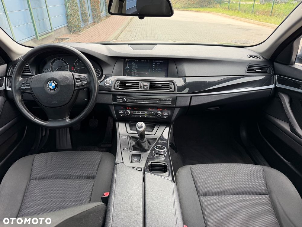 BMW Seria 5 523i - 28