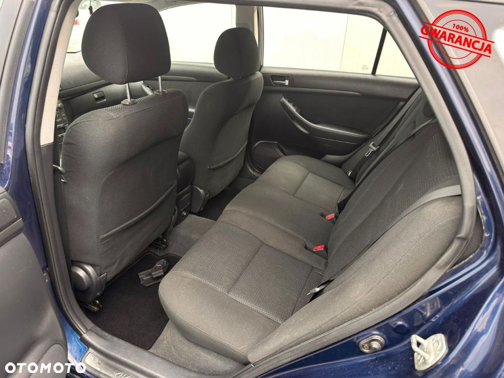 Toyota Avensis - 24