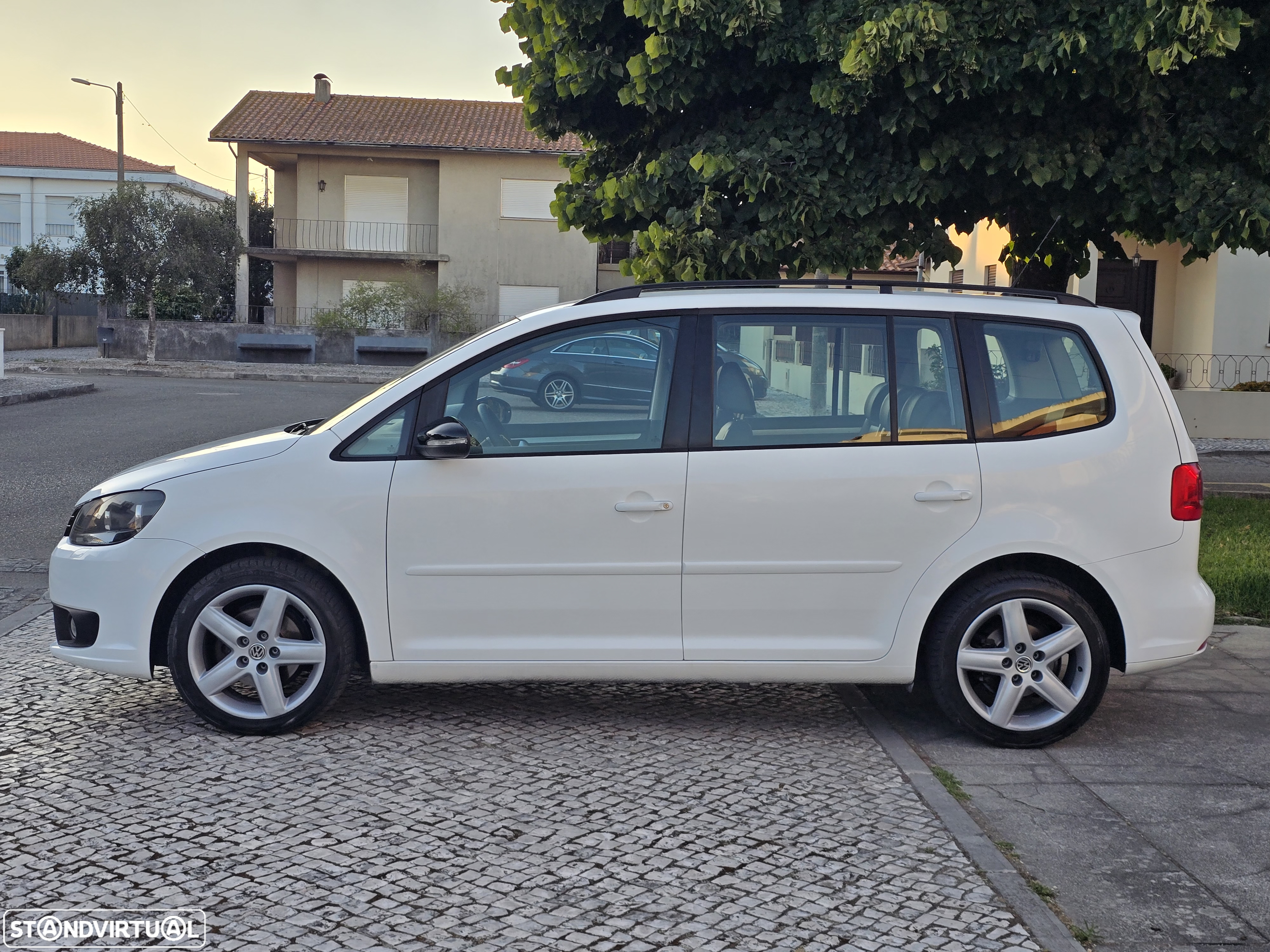 VW Touran 1.6 TDI Blue.Confortline 7L - 4