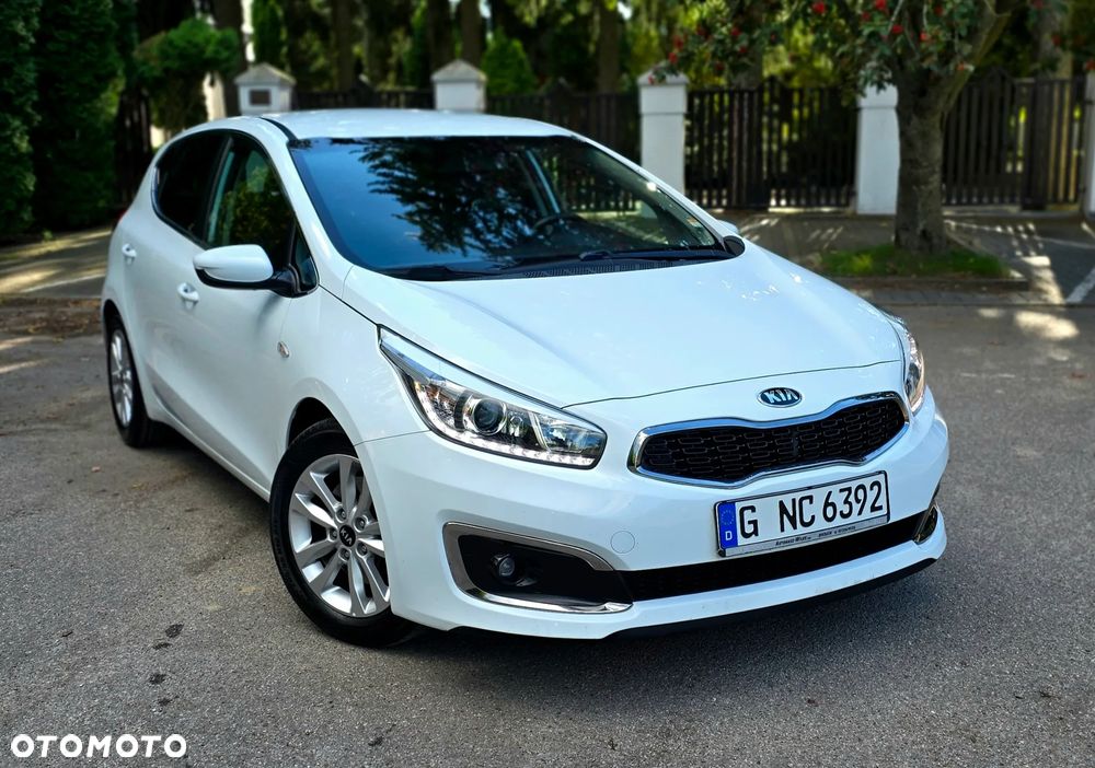 Kia Ceed 1.6 CRDi 136 ISG Dream Team Edition - 5