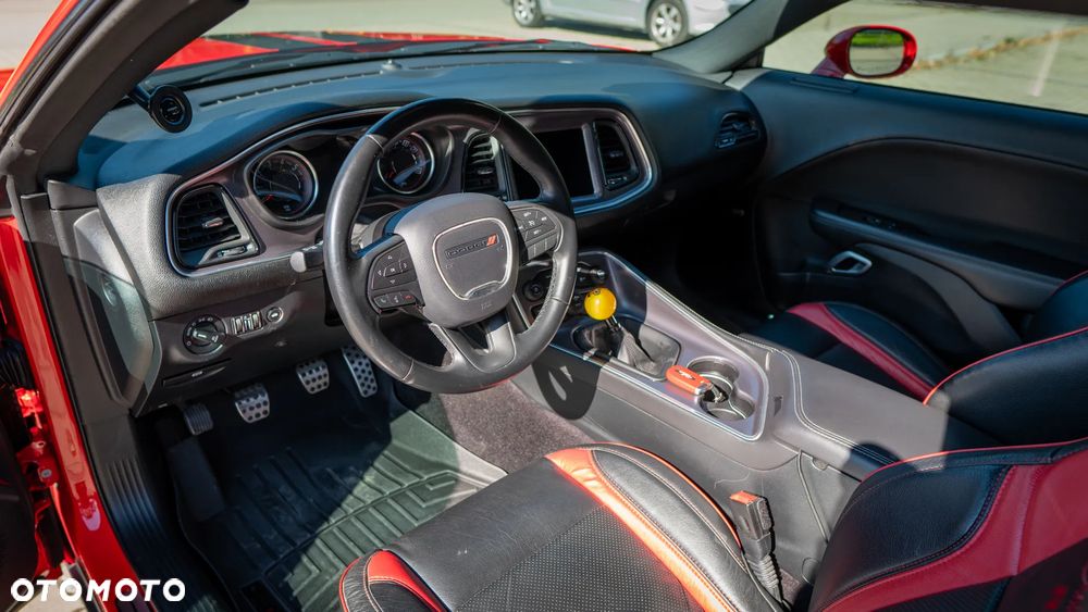 Dodge Challenger - 16