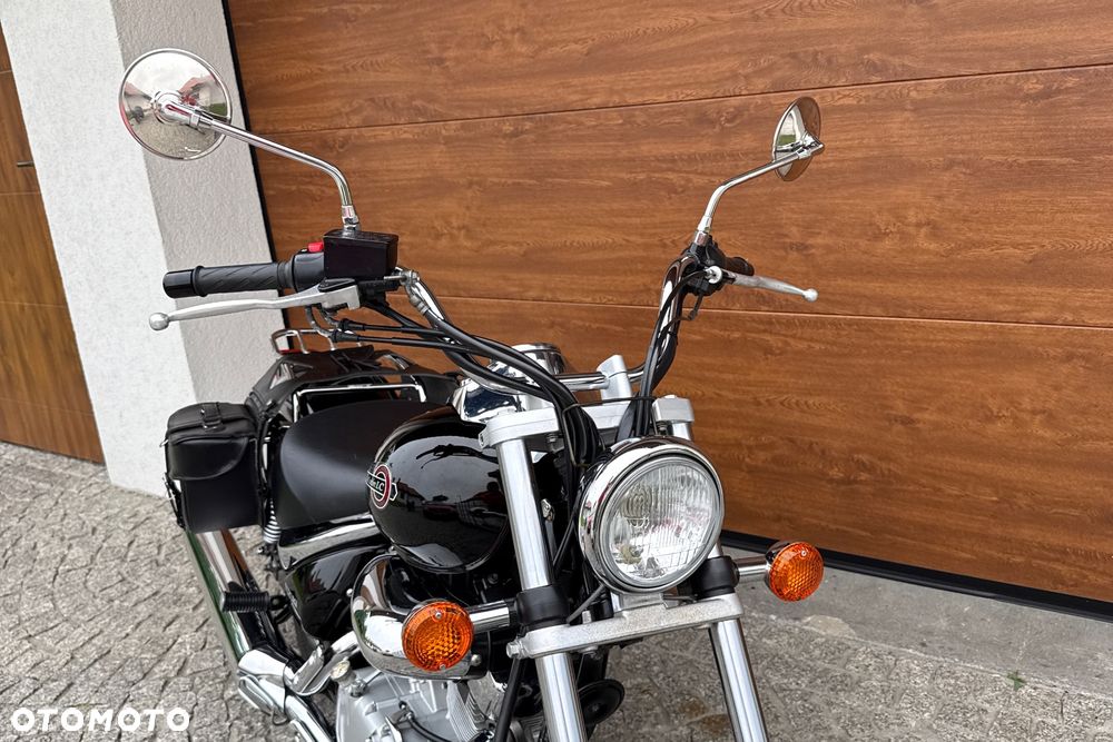 Suzuki Intruder - 6