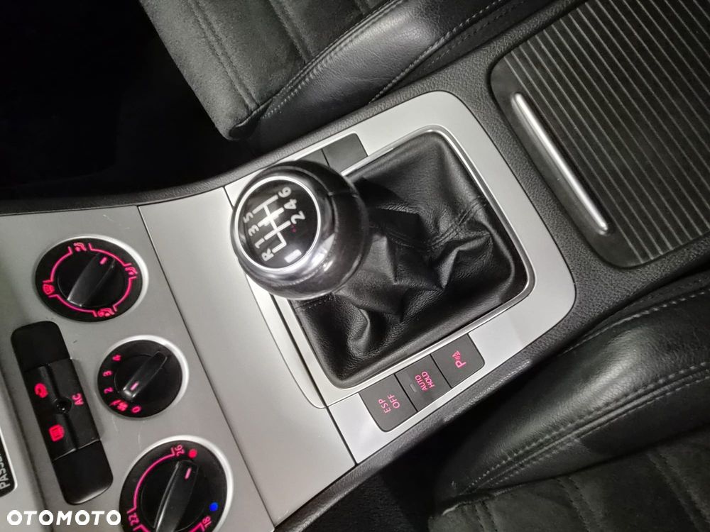 Volkswagen Passat - 36
