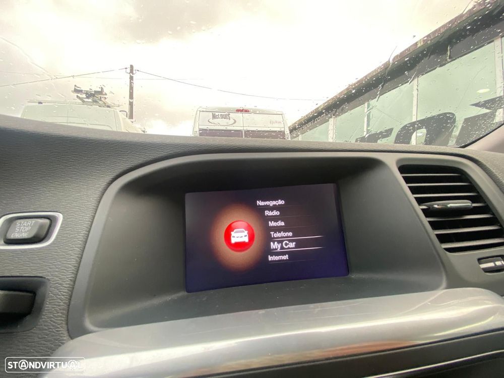 Volvo V60 Cross Country 2.0 D4 Momentum Geartronic - 17