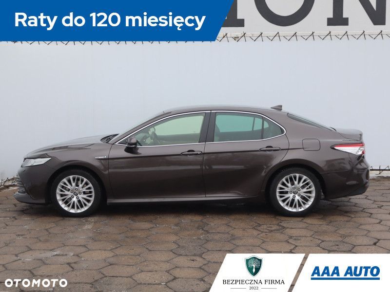 Toyota Camry - 4