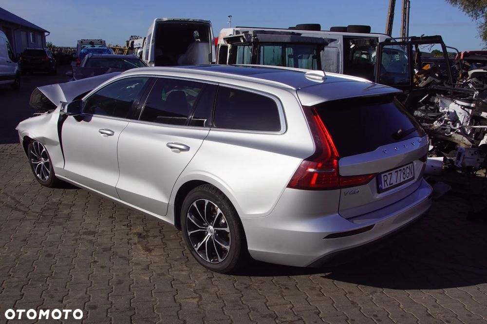 Auto na części - Volvo V60 II 2.0 D3 150 KM D4204T16 TG-81SC 711 2019R Silnik Skrzynia Drzwi Klapa Zderzak Lampa Lusterko Szyba Szyberdach Panorama Deska Kokpit Sterownik Moduł Czujnik Licznik Wyświetlacz Kierownica - 7